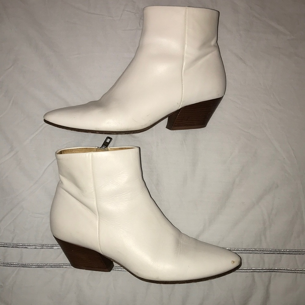 COPY - Vince white boots 🤍